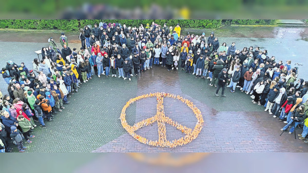 Freiberg: Friedensaktion auf dem Schulcampus