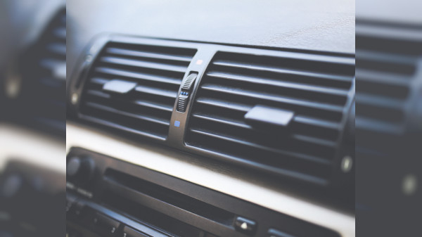Frischere Luft im Auto: Klimaanlage desinfizieren