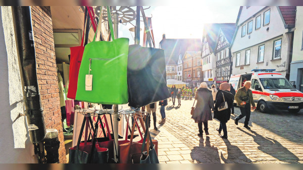 Pferdemarkt mit verkaufsoffenem Sonntag: Shoppen, schauen und genießen
