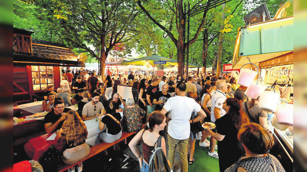 Hamburger Fischmarkt in Stuttgart: Der Alltag geht über Bord