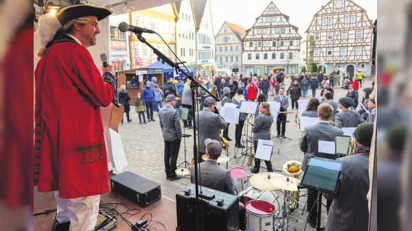 Tambour-Tradition beim Pferdemarkt auf dem Marktplatz in Leonberg: "Der Markt ist eröffnet!“