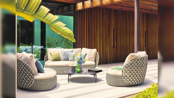 Fliesentisch und Streifen: Aktuelle Trends für Gartenmöbel