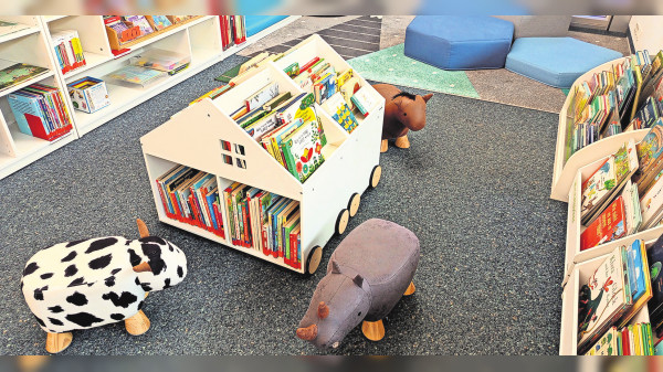 Stadtteilbibliothek Freiberg: Wohlfühlecke für kleine und große Bücherwürmer