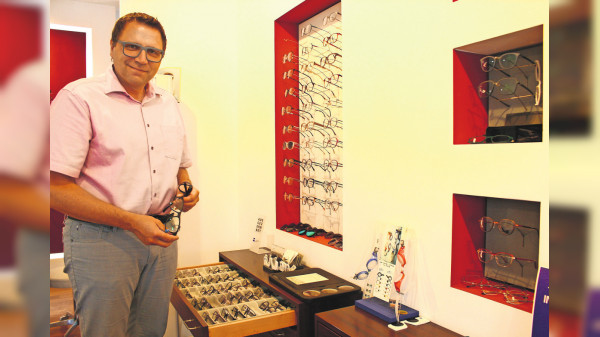 Optik Bareis: Federleicht und schick