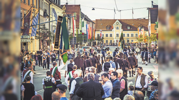 Volksfest Fürstenfeldbruck: Schafkopfturnier und Festzug, Partyband und ein vergrößerter Wirtsgarten
