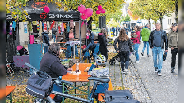 Lebendige Plattform, der verkaufsoffene Sonntag in Langenau