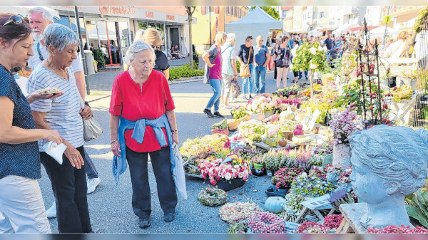  Münsingen: Lebendige Marktatmosphäre