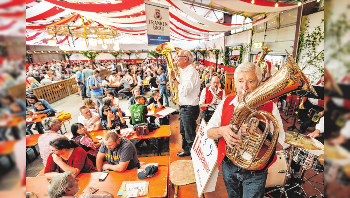 Im Partystadl auf der Muswiese: "Tradition neu erleben", so der Festwirt Michael Hahn