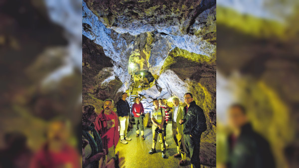 Mensch und Höhle in Laichingen
