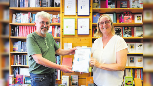 Buchhandlung Mahr in Langenau: Die Wand wird allmählich voll