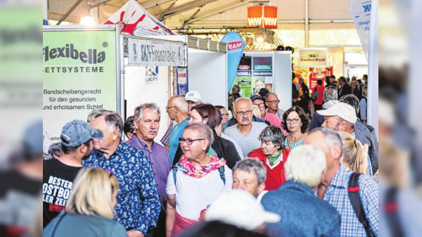 Muswiese 2024: Klinikum Crailsheim präsentiert sich im Gewerbezelt