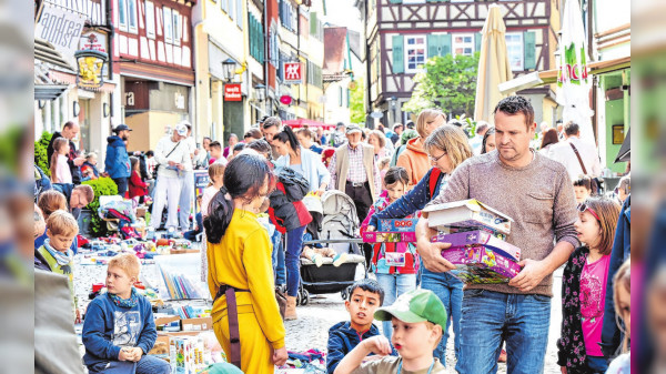 Flohmarkt und DJ-Party