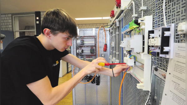 Aus der Innung: Beim „Hand-Fest“ über Elektro-Berufe informiert