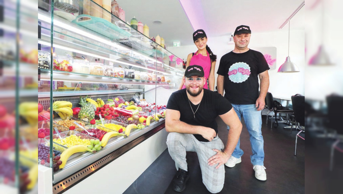 Timur Rösser zur Eröffnung des Waffel-Cafés Tasty Waffel in Göppingen 