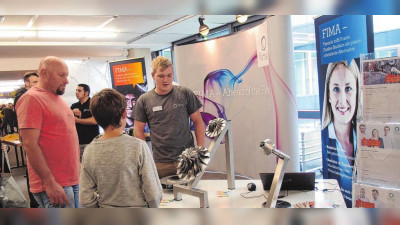 Aussteller bei der Haller Berufswahlmesse: Buntes Spektrum