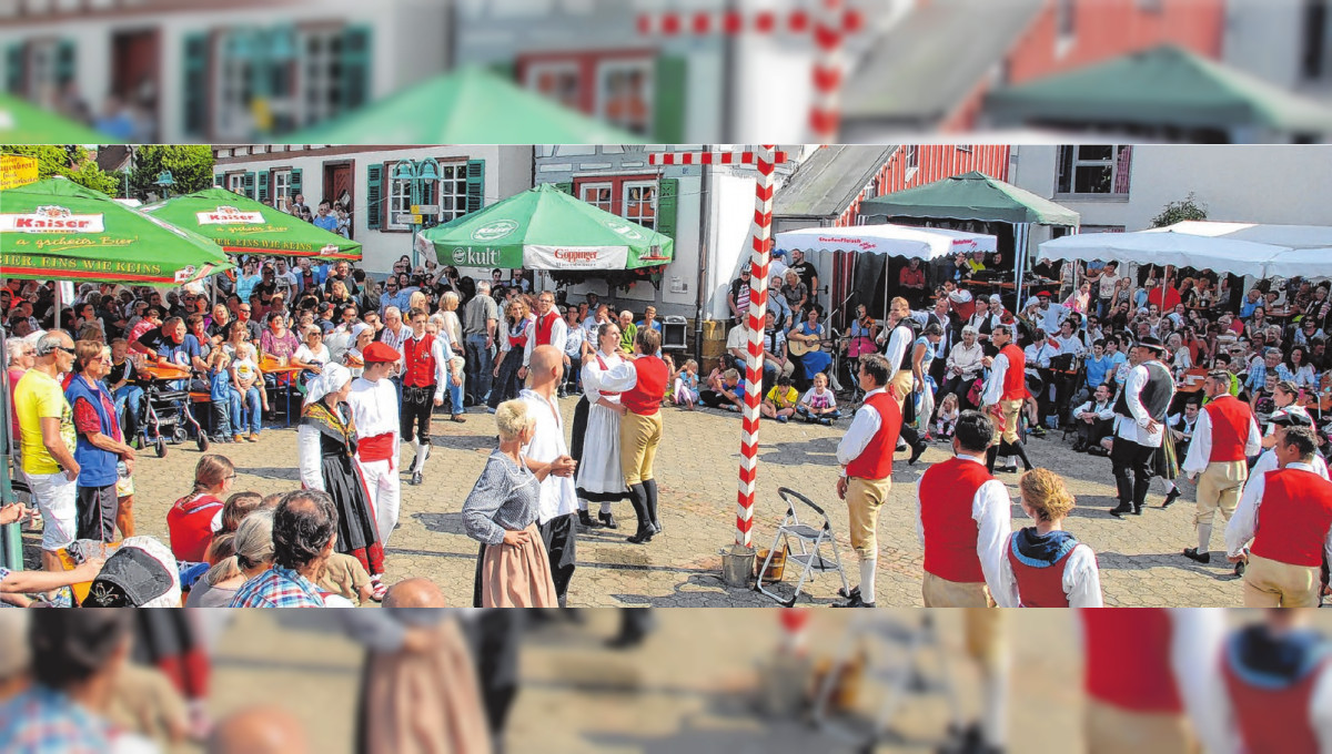 Begegnungsabend in der Süßener Kulturhalle: Hier wird getanzt