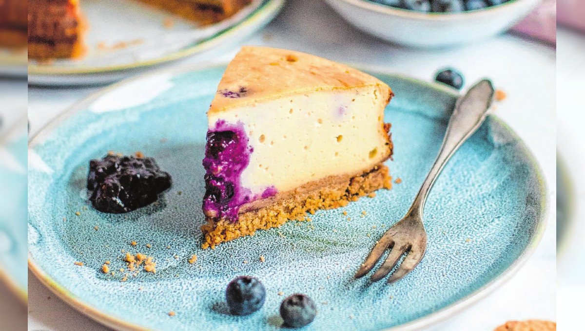 Fluffiger Blaubeer-Keks-Käsekuchen