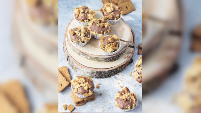 Lebkuchen-Muffins mit Spekulatius-Streuseln