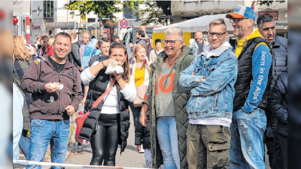 Einkaufsspaẞ, Musik und Entenrennen in Uhingen