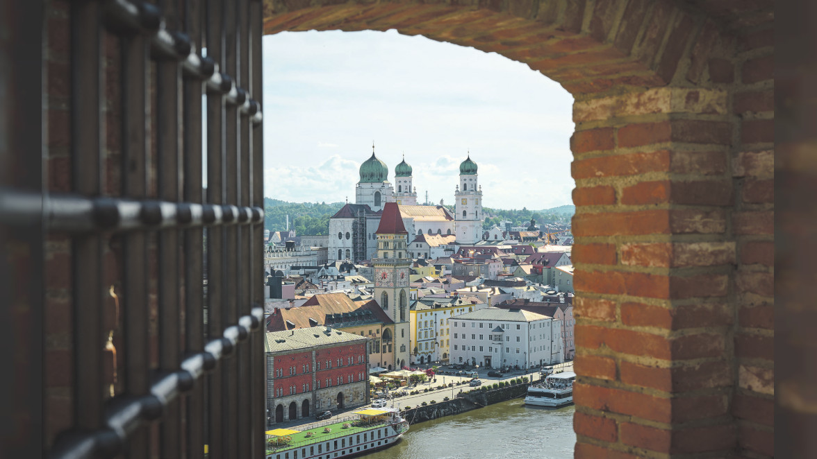 Die Stadt an Donau, Inn und Ilz: Blick von der Festungsmauer auf die Altstadt von Passau. Foto: Tourismusverband Ostbayern
