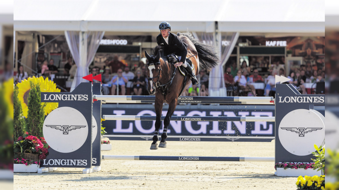 Marcus Ehning wurde 2023 zum zweiten Mal Deutscher Meister im Springreiten. Der Borkener blieb beim LONGINES BALVE OPTIMUM mit Priam du Roset in vier Umläufen ohne Strafpunkte. © Stefan Lafrentz