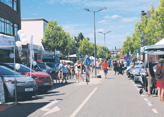 Stadtfest mit Weinmarkt und Autoschau