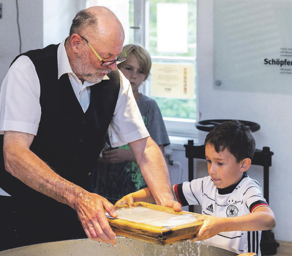 Papiermuseum in Rhein-Berg: Eintauchen in historische Arbeitsabläufe