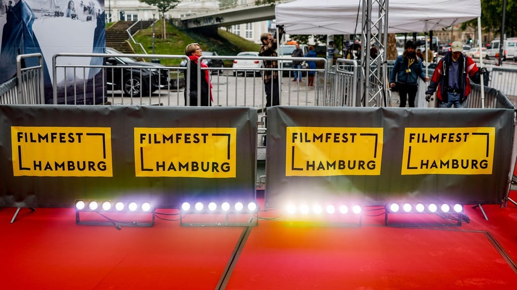Das 30. Hamburger Filmfest wurde mit dem Film "Wir sind dann wohl die Angehörigen“ eröffnet.