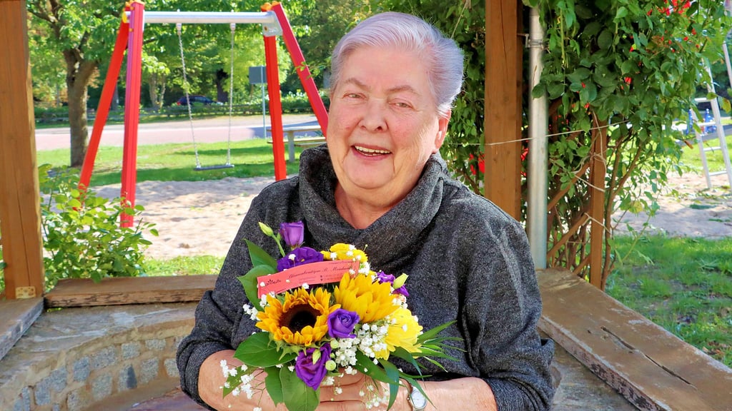  Hannelore Scheiner aus Emseloh erhielt den „Blumenstrauß der Woche“, gesponsert von der Blumenboutique Meinhardt.