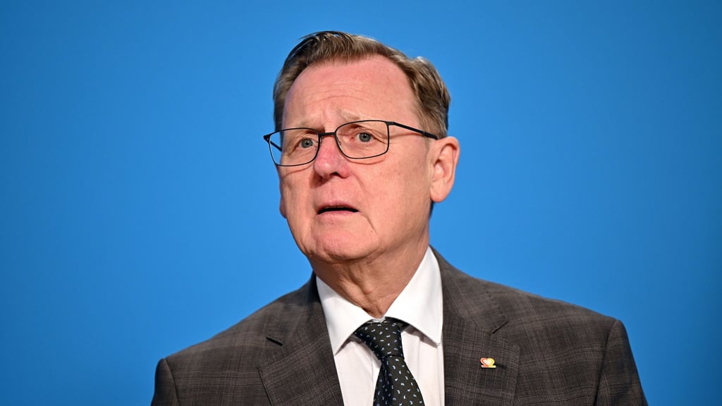 Bodo Ramelow während einer Pressekonferenz.