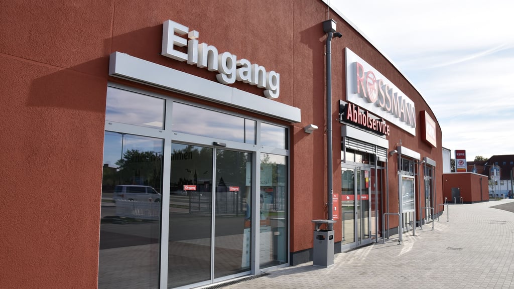 Der Eingang zur Sket-Passage in Magdeburg-Buckau. 