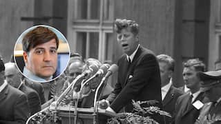 John F-Kennedy bei seiner berühmten Rede am 26. Juni 1963 vor dem Rathaus Schöneberg. Dazu ein Kommentar von B.Z.-Redakteur Oliver Ohmann