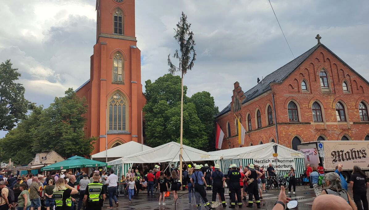 Buntes Programm: Tombola-Lose, Musik mit Maintaler Blaskapelle aus  Trosdorf, Festgottesdienst, Bücherflohmarkt, Tanzen mit Wubu Just Dance der  Wunderburgschule, uvm. - inFranken.de