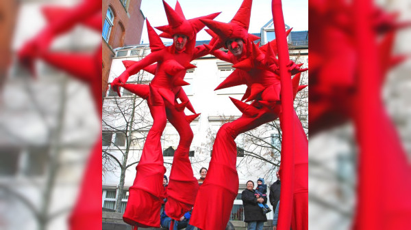 Bunt und fröhlich: Straßen-Theater-Fest 2025 in Bad Friedrichshall erleben
