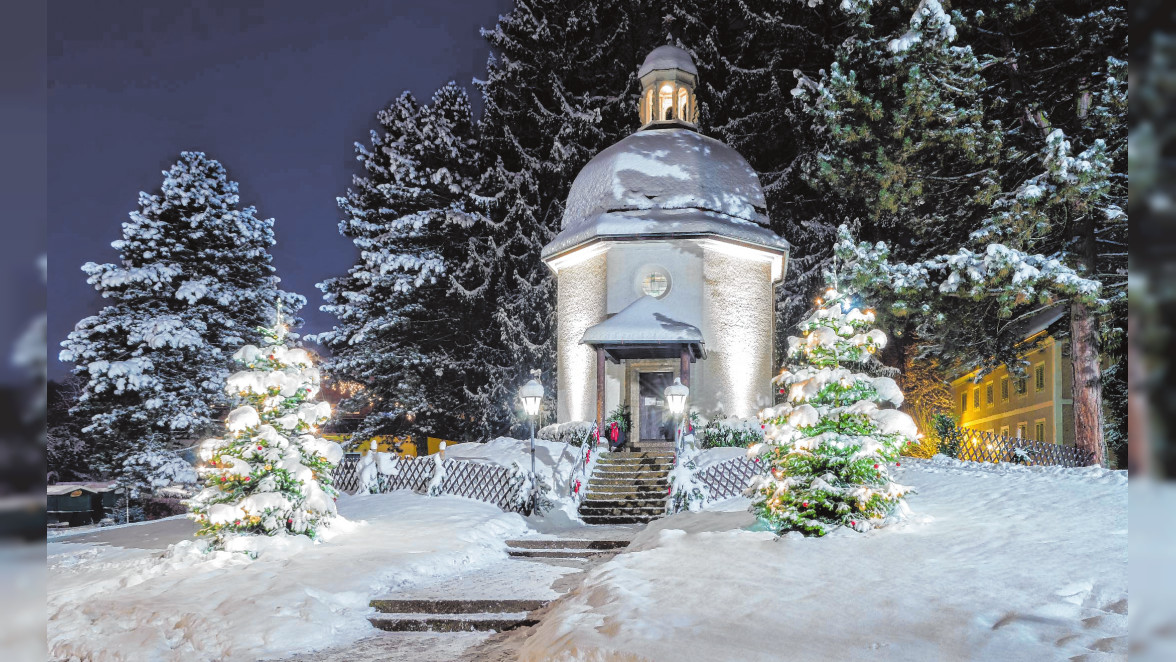 Die Stille-Nacht-Kapelle in der Stadt Oberndorf im österreichischen Bundesland Salzburg, ab 1924 erbaut und dem Gedächtnis des Weihnachtsliedes gewidmet. BILD: HANNES BRANDSTÄTTER - STOCK ADOBE.COM