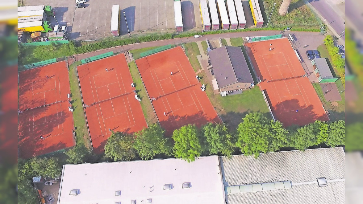 „Tenniscracks“ des SV Stolberg bringen Courts in Schuss