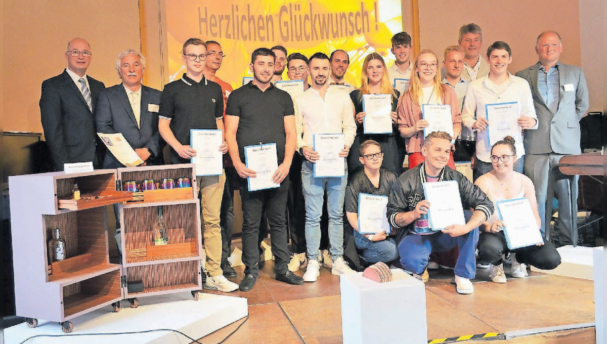 Stimmungsvoller Abend für 14 neue Gesellinnen und Gesellen