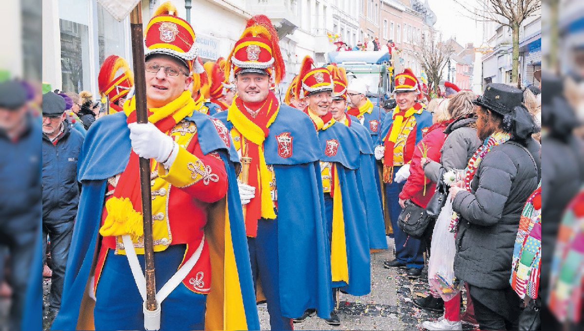 Zugaufstellung auf der Eschweiler Straße in Stolberg: D'r Zoch auf bewährtem Weg