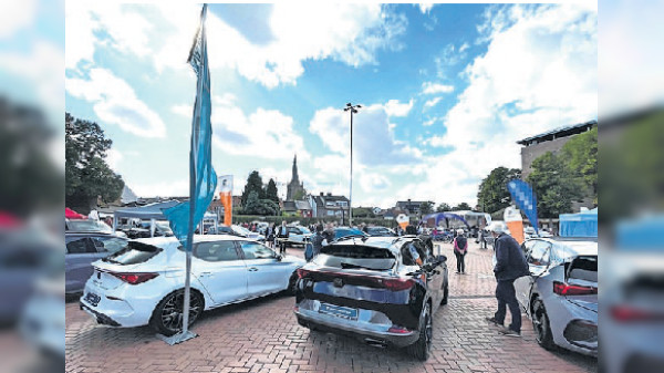 Erkelenz: Fahrzeugschau in der City