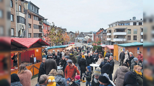 Kunst- und Weihnachtsmarkt Würselen: Geschenkideen, Leckereien und festliche Noten