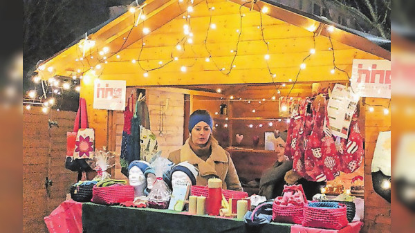 Weihnachtlicher Lichterzauber auf dem Richtericher Rathausplatz