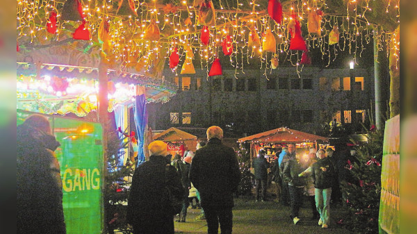 Gemütliches Budendorf: Eschweiler Weihnachtsmarkt läuft prächtig an.