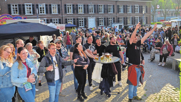 Das erste Stolberger Bierfest: Kühle Blonde, Livemusik und Familienfest