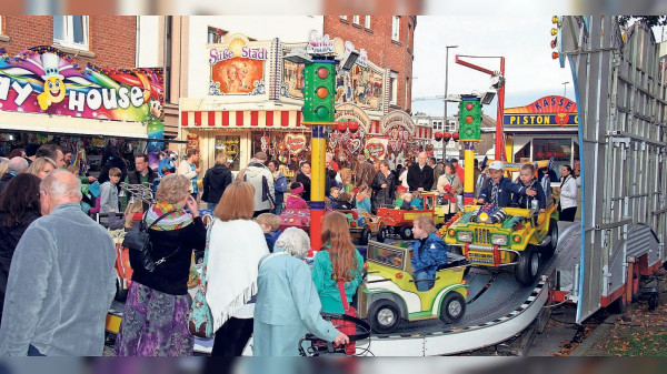 Herbstkirmes in Brand: Am Stier gehts rund