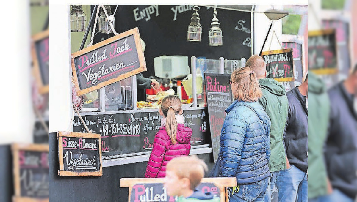 Shoppen und die Live-Musik an drei Tagen genießen