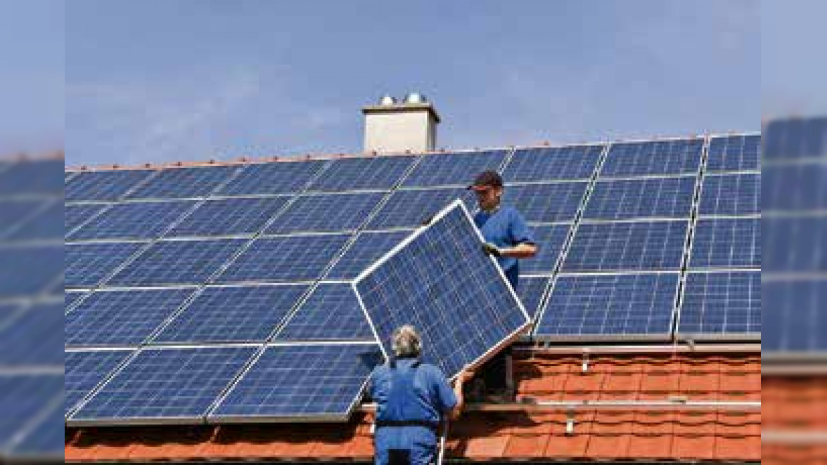 Deutschland erlebt einen Solarboom: Allein im ersten Halbjahr 2023 wurden nach Angaben der Bundesnetzagentur 64 Prozent mehr Photovoltaikleistung installiert als im Vorjahreszeitraum. Besonders stark boomt die Nachfrage nach PV-Anlagen auf Eigenheim-Solardächern und bei Steckersolargeräten.