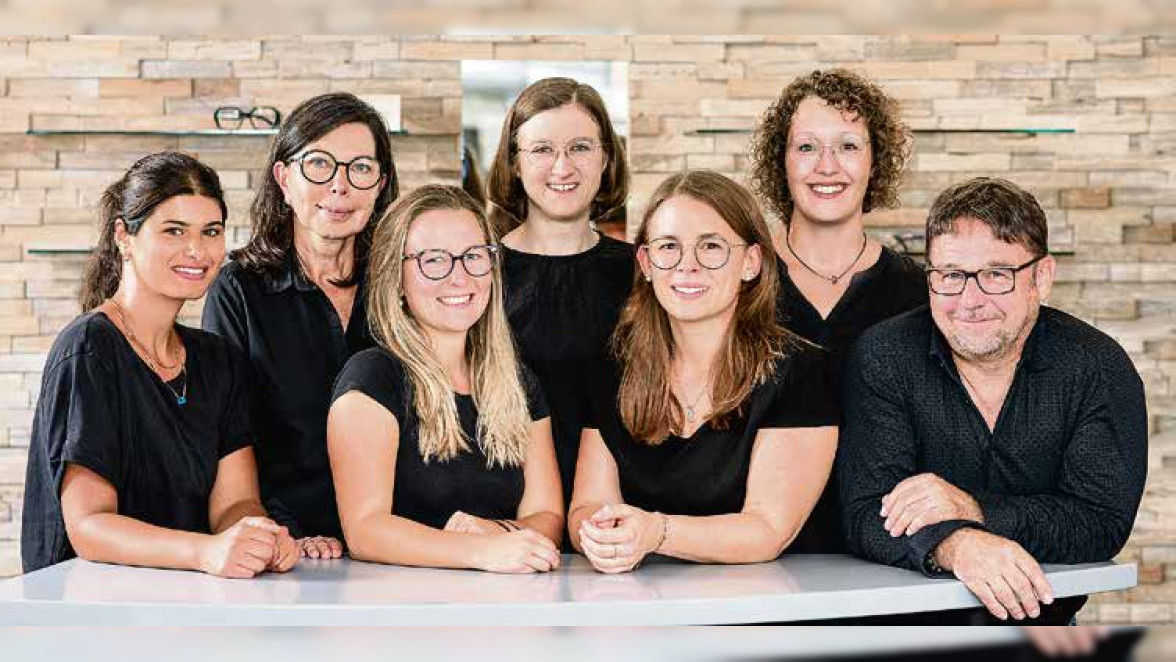 Das Team von BrillenBauer (v. li.): Aysun Dural, Martina Lutz, Kerstin Vetter, Sophie Krehl, Lisa Ziegler, Pia Greiter und Michael Wegele. Foto: Klaus Ruland Photography