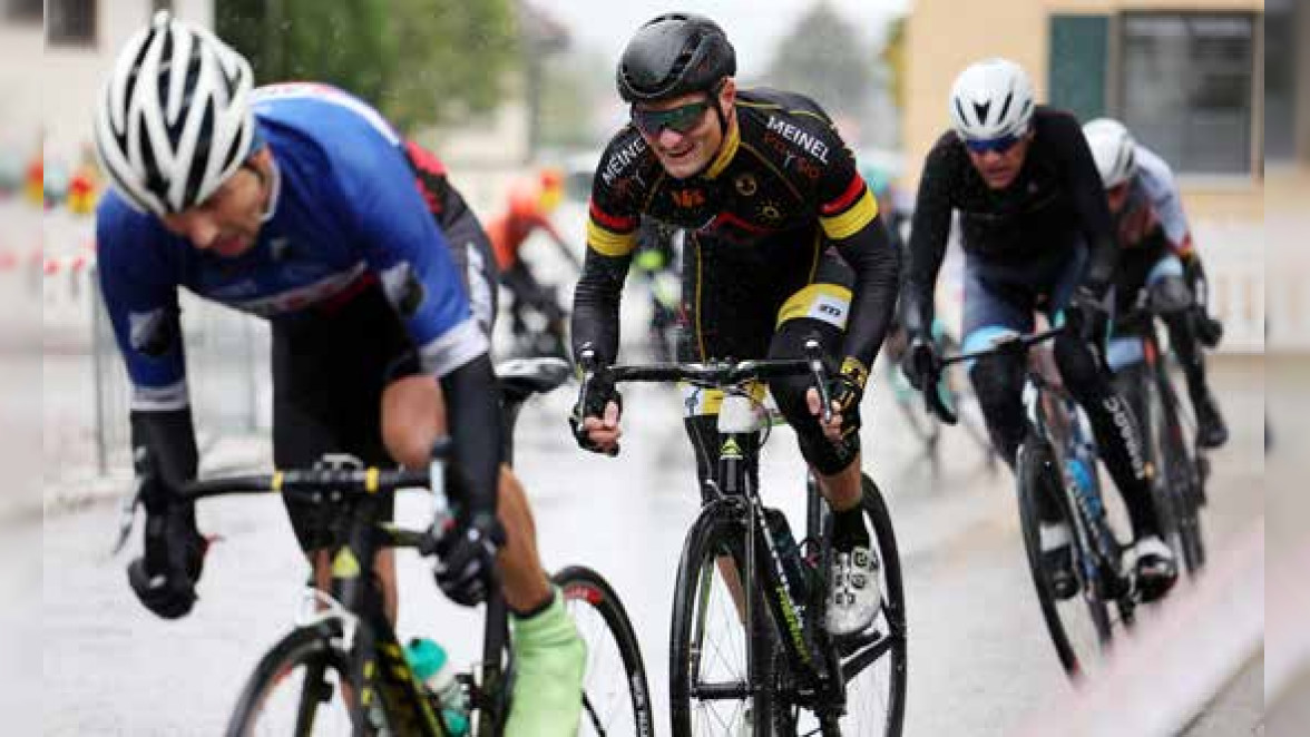 Beim Radrennen in Obergünzburg wird Tempo gemacht. Foto: Peter Roth