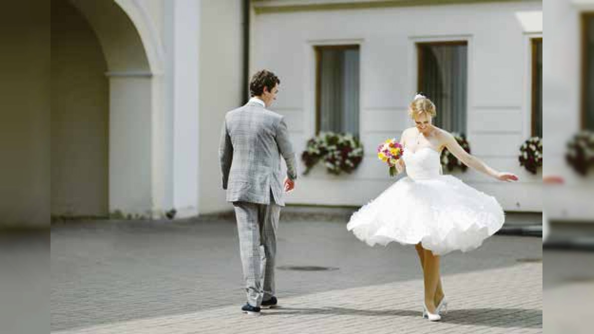Fotos: stock.adobe.com - Hrvoje, MNStudio, Viktor, Harlekin-Graphics, Wedding photography, ElenaMedvedeva