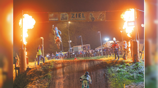 Flutlicht-Motocross in Aufenau